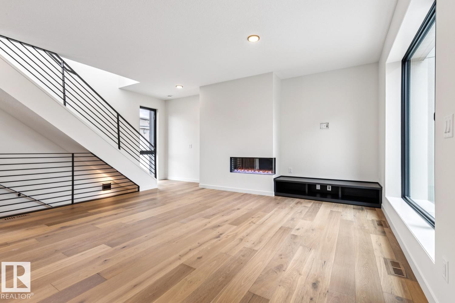 #6 10331 Wadhurst RD NW - 24