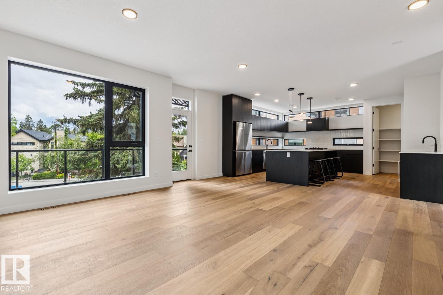 #6 10331 Wadhurst RD NW - 25