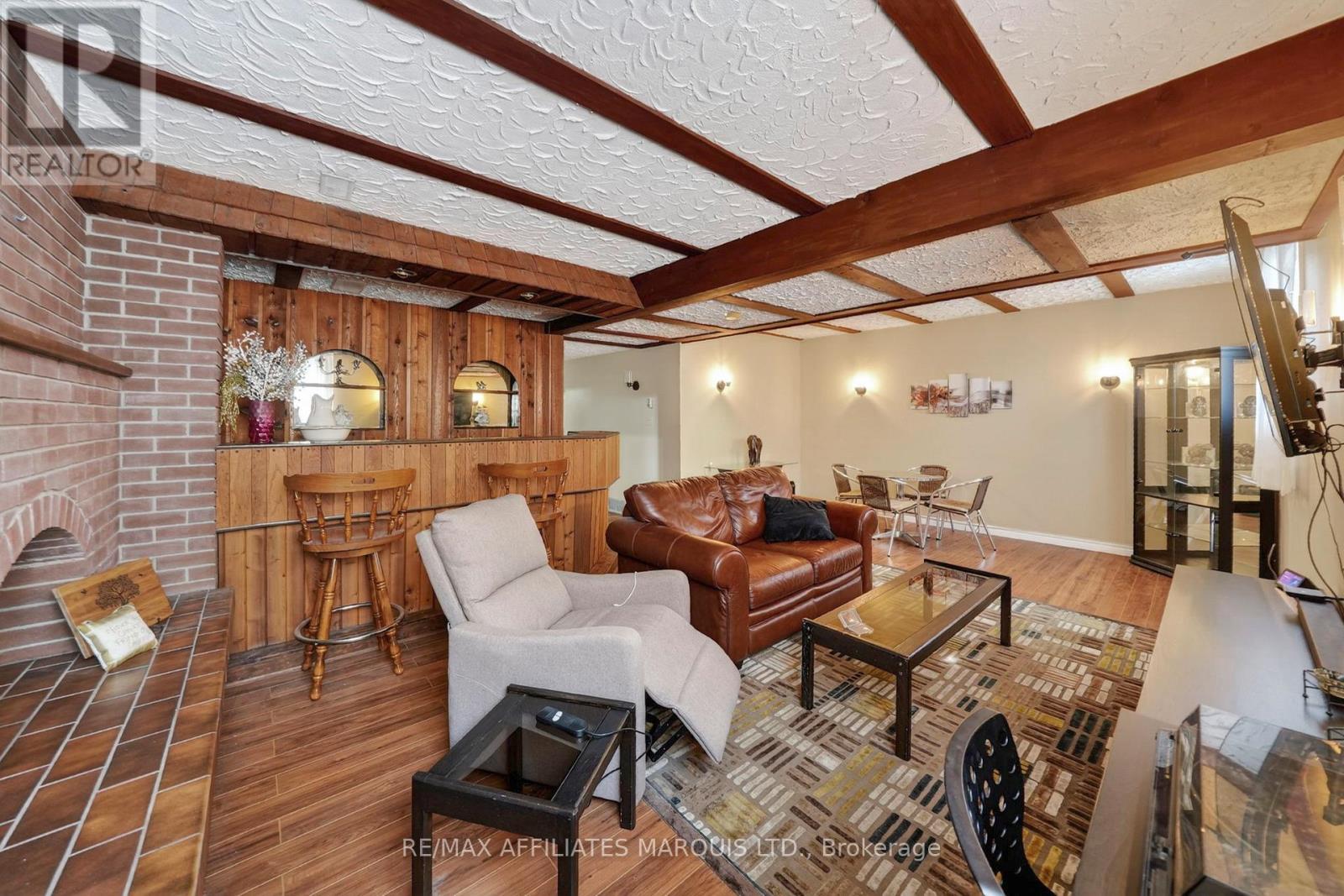 2706 ROSS AVENUE - 19