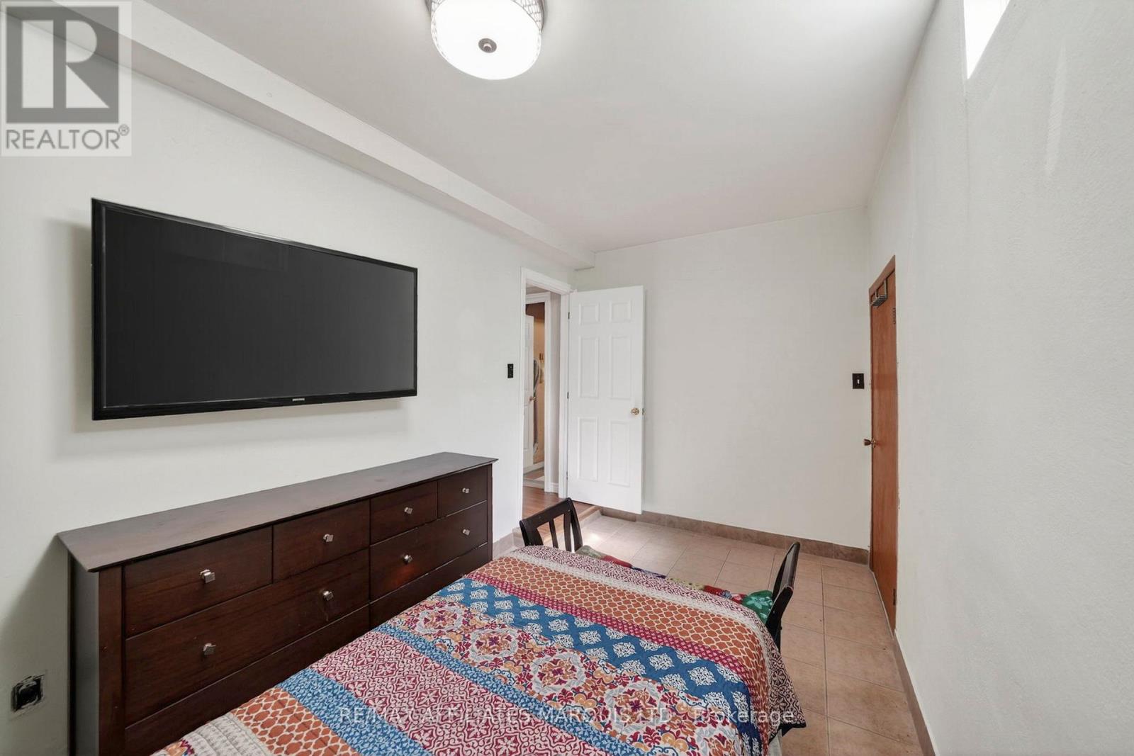 2706 ROSS AVENUE - 27