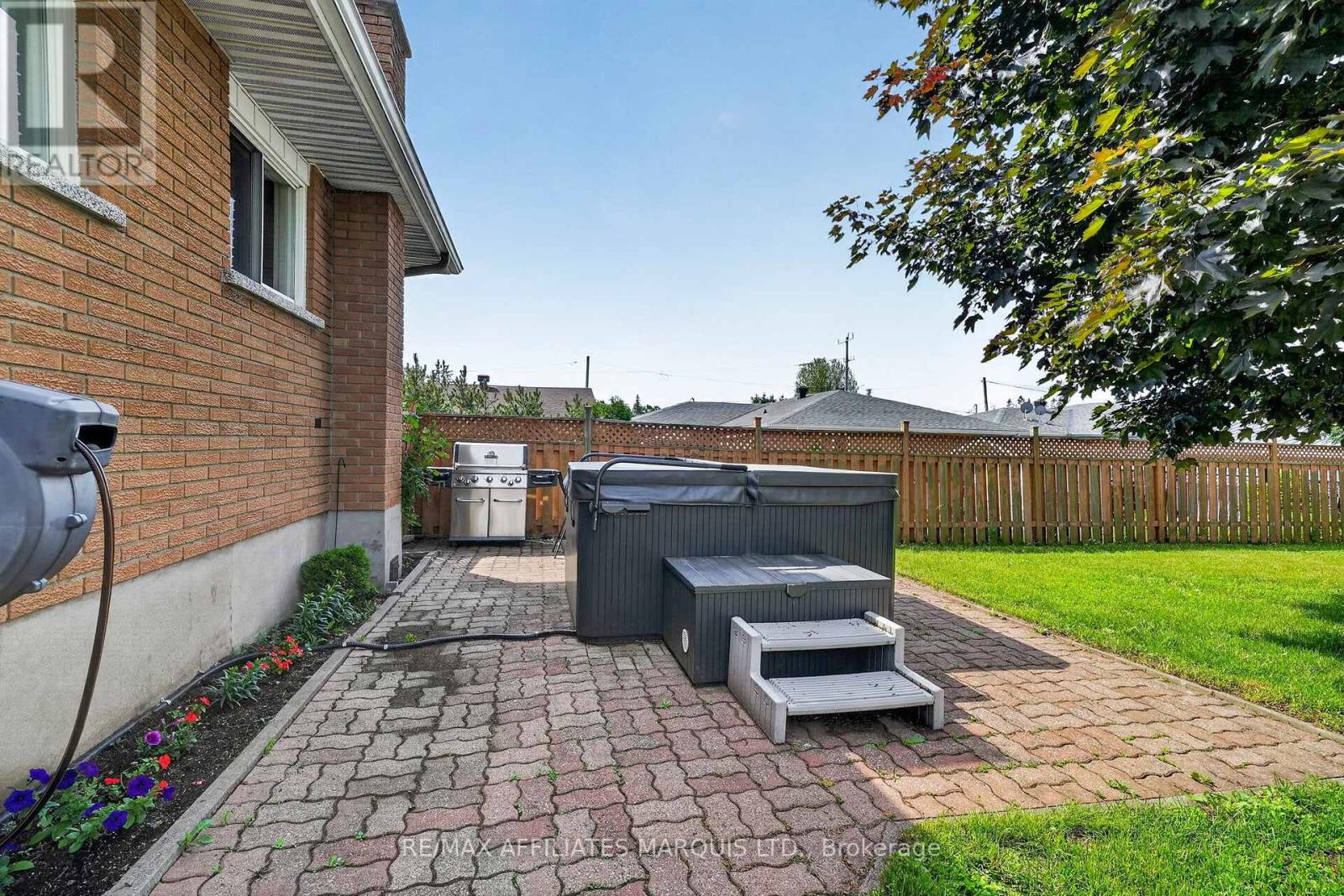 2706 ROSS AVENUE - 32