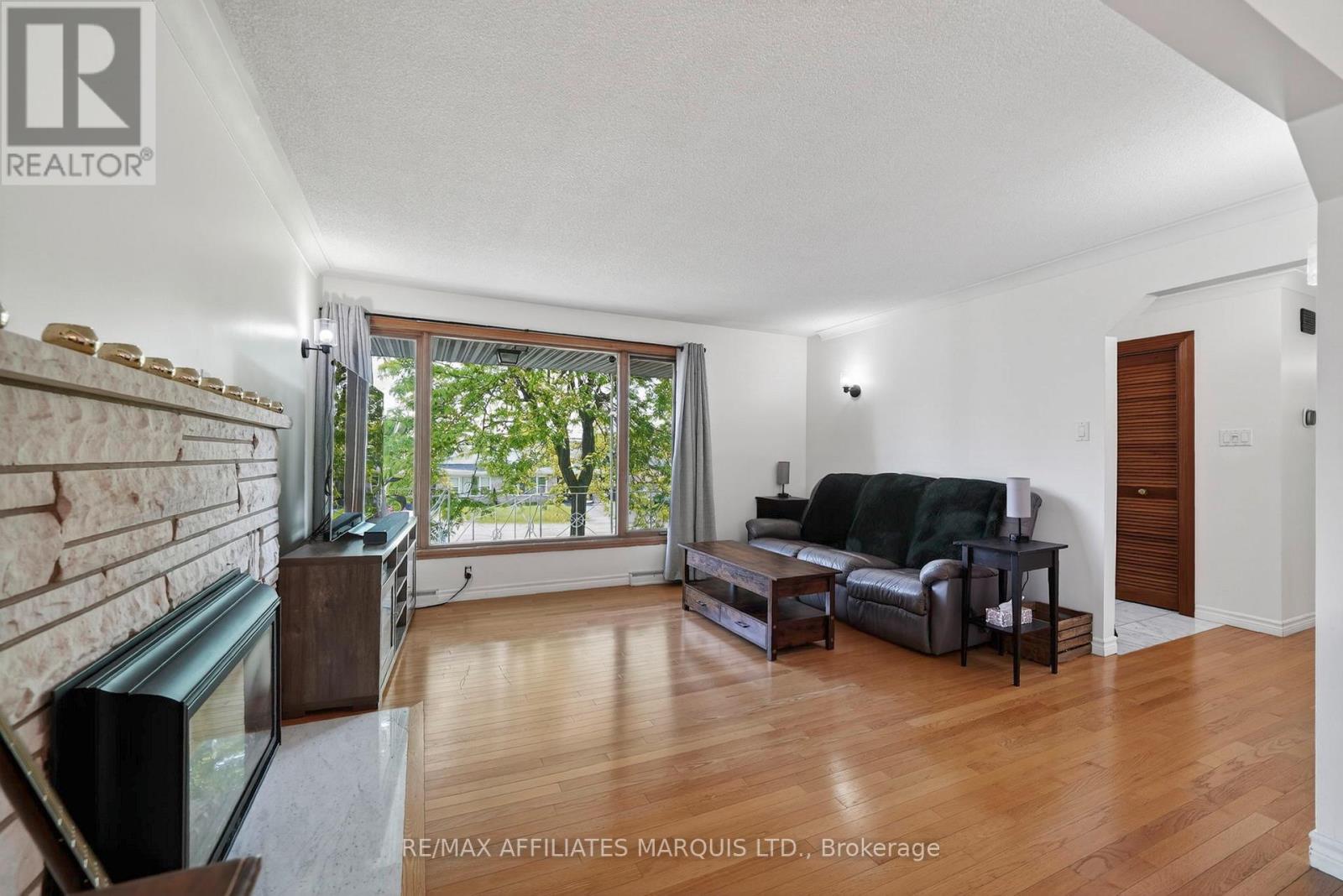 2706 ROSS AVENUE - 5