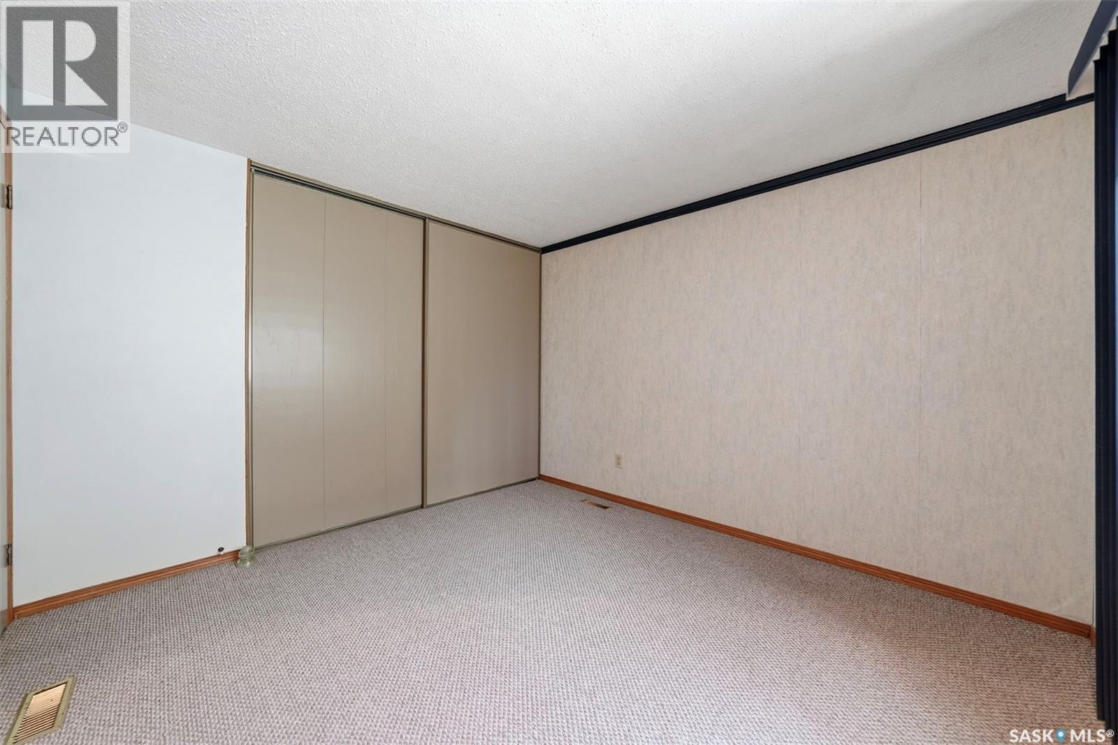 313 Cumming AVENUE — photo 8