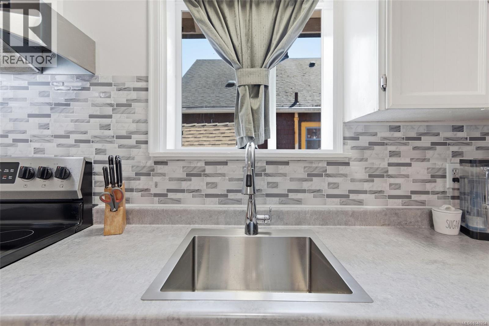 2861 8th Ave - 5