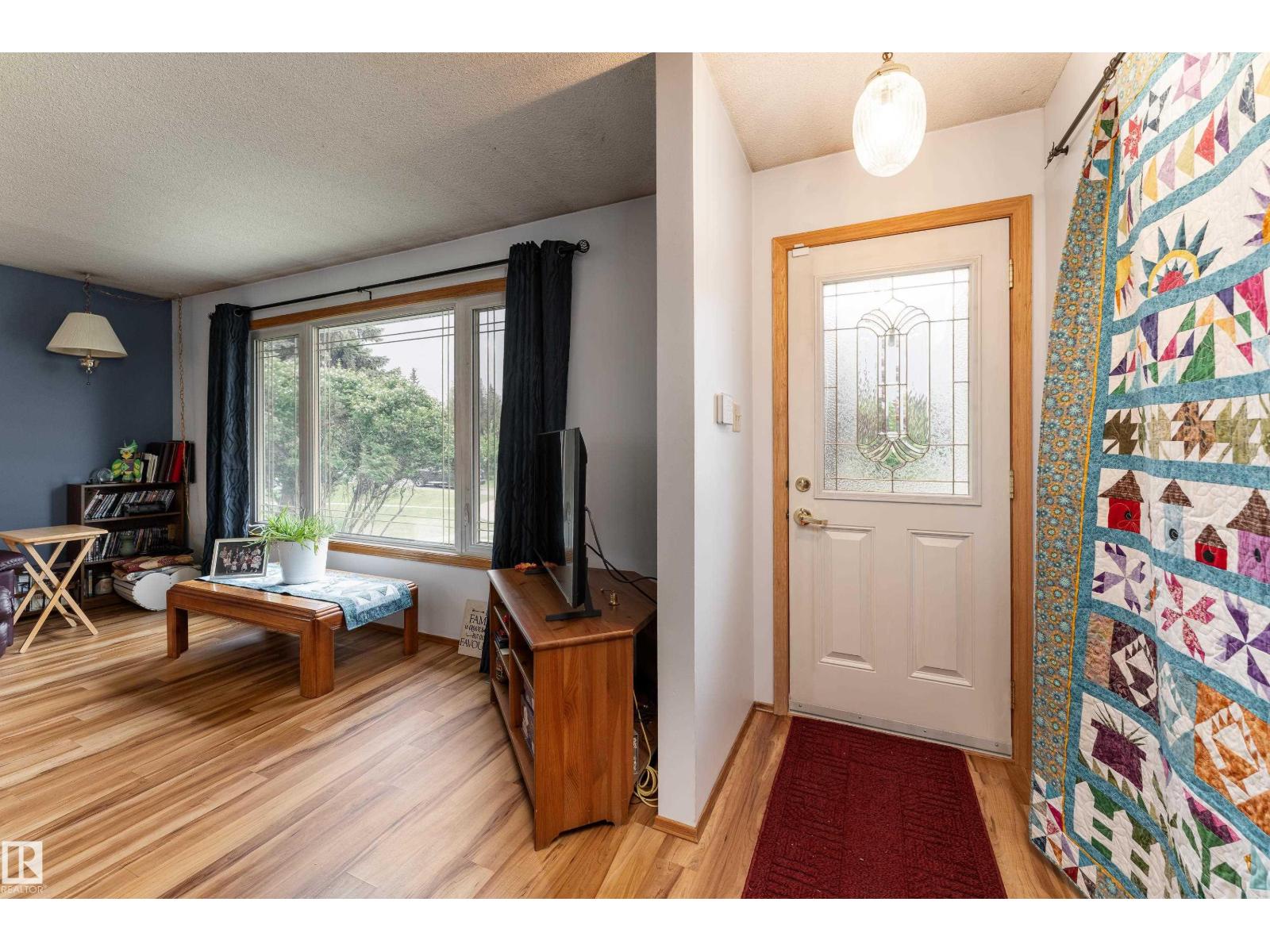 9559 145 AV NW - photo 2