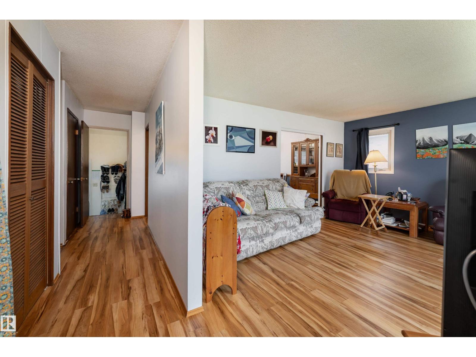 9559 145 AV NW - photo 3