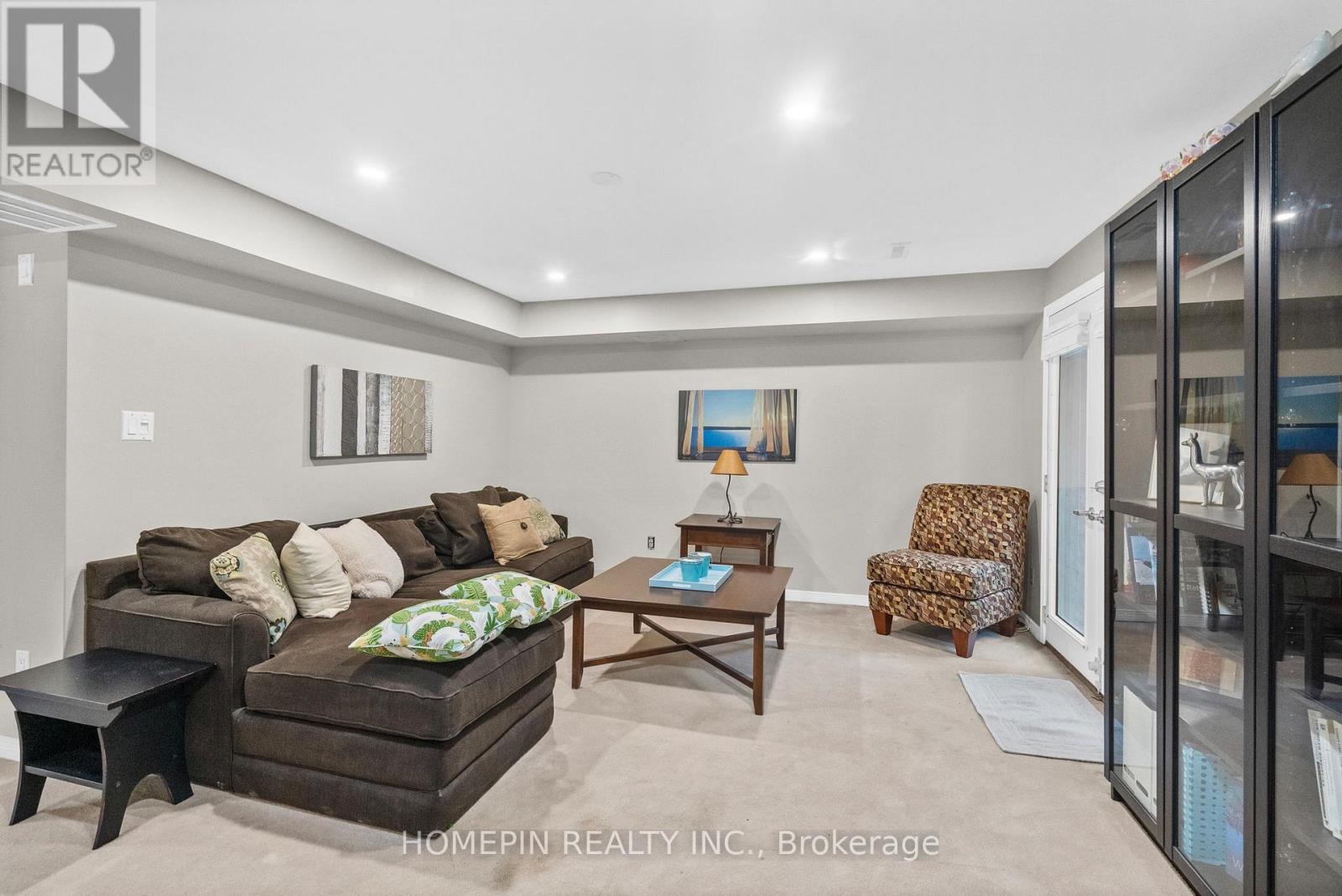 86 CONFEDERATION WAY - 21