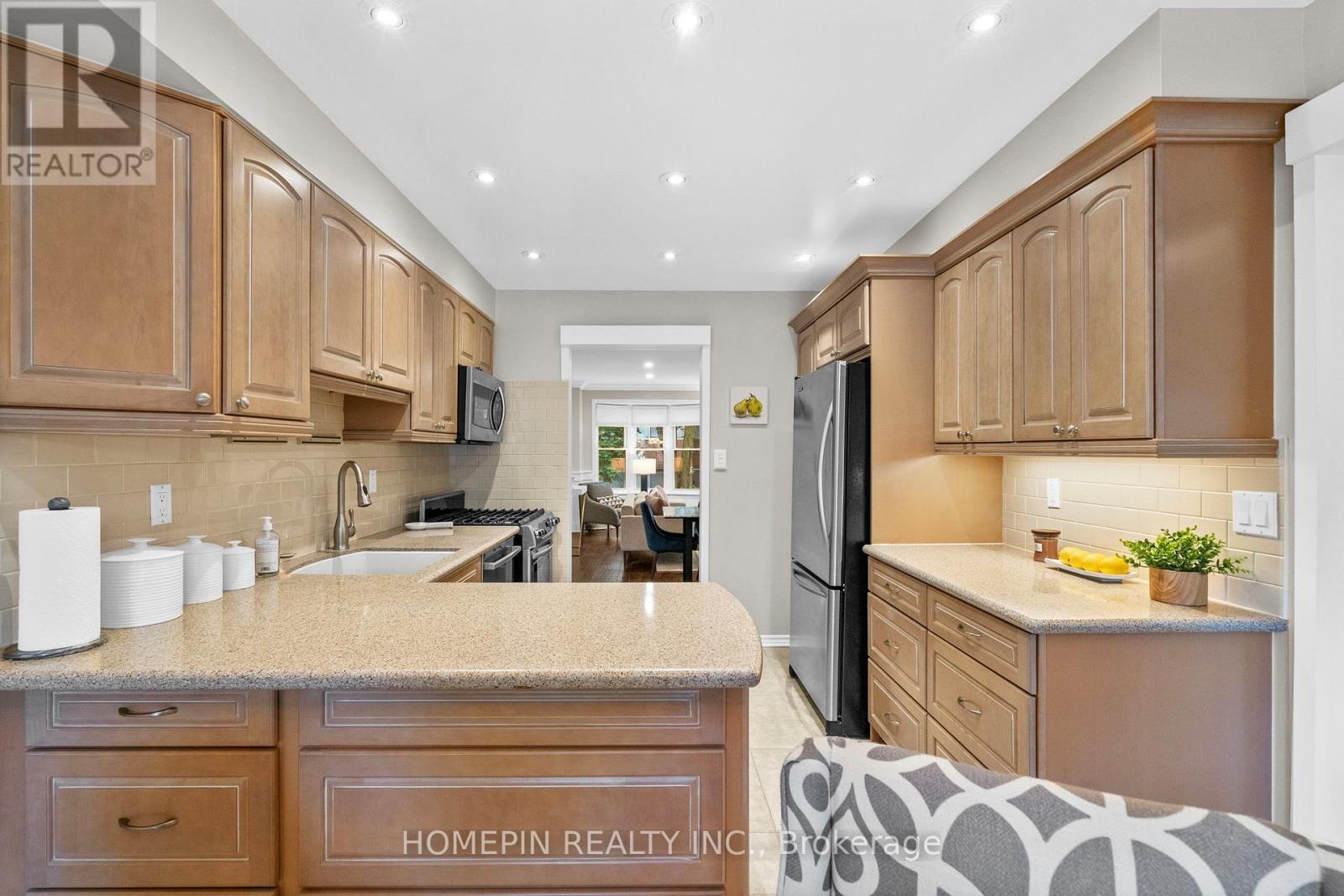 86 CONFEDERATION WAY - 6