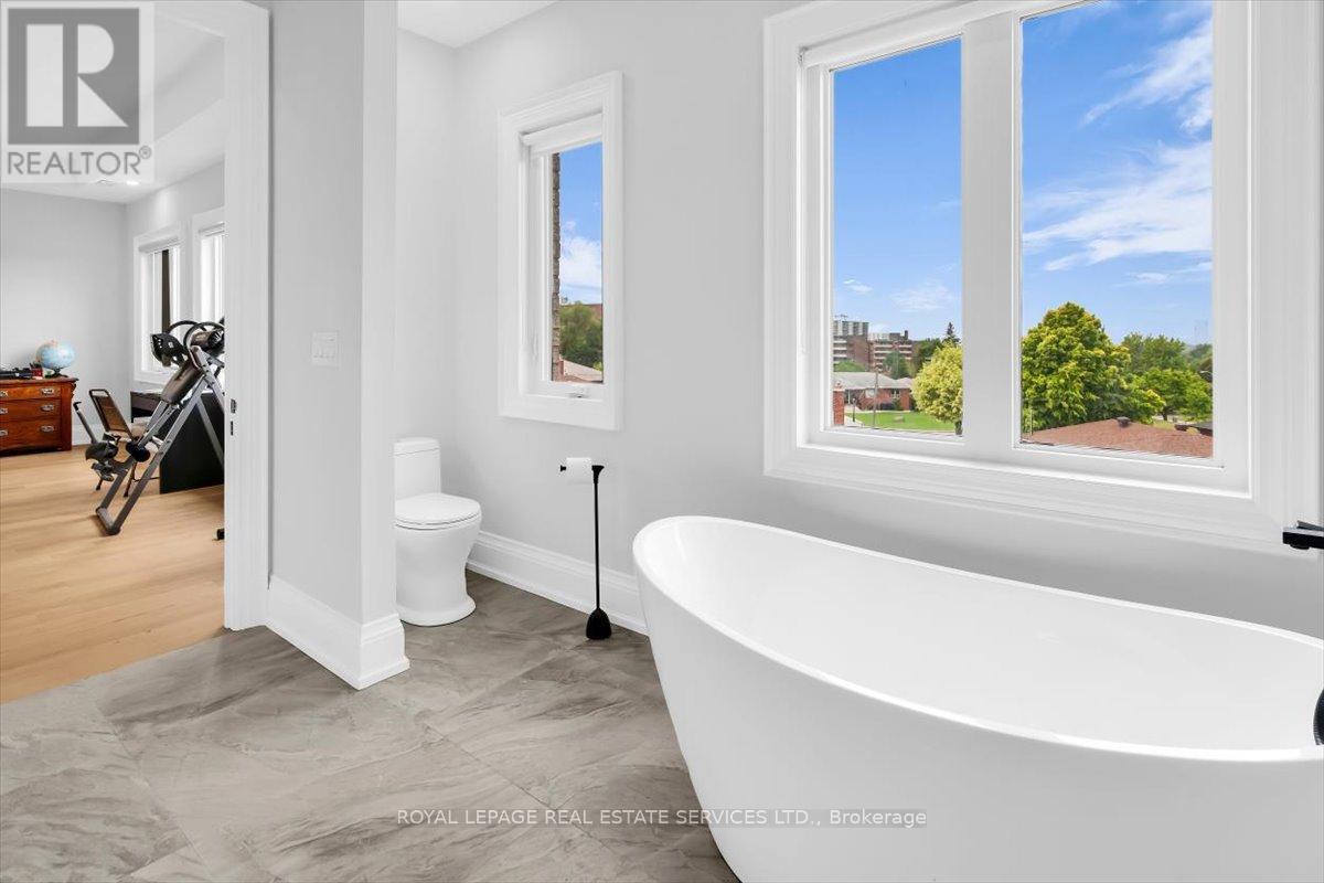 56 BATTERSEA CRESCENT - 31
