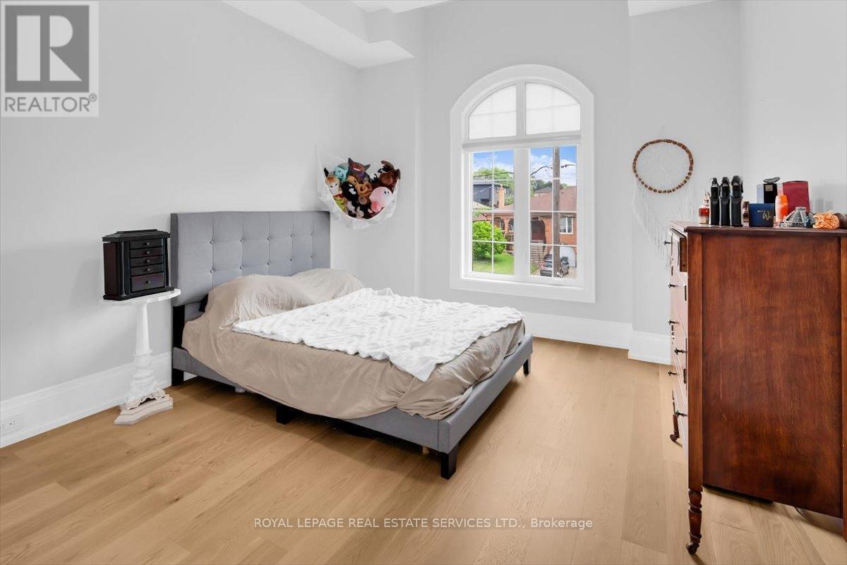 56 BATTERSEA CRESCENT - 34