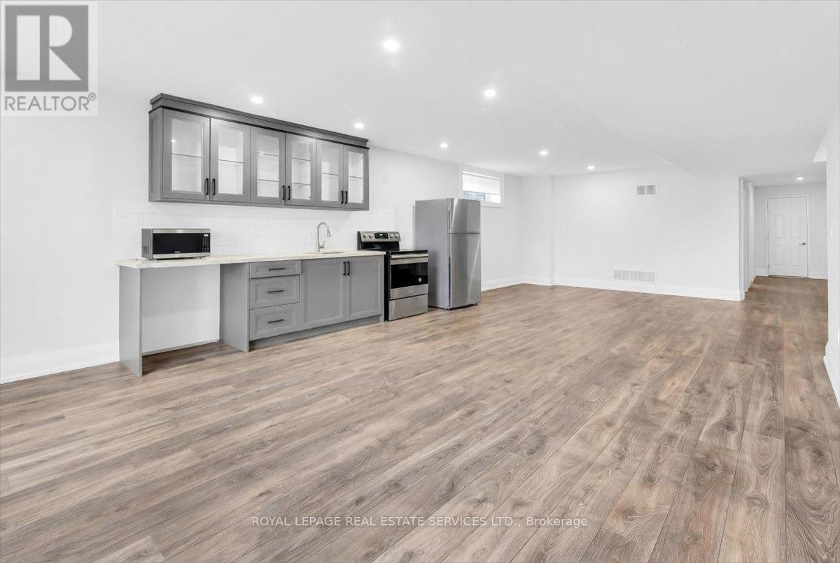 56 BATTERSEA CRESCENT - 43