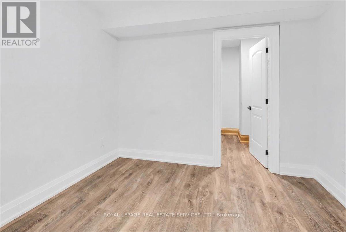 56 BATTERSEA CRESCENT - 45