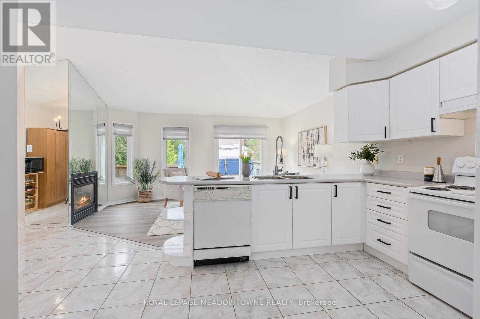 73 JAMES YOUNG DRIVE - 13