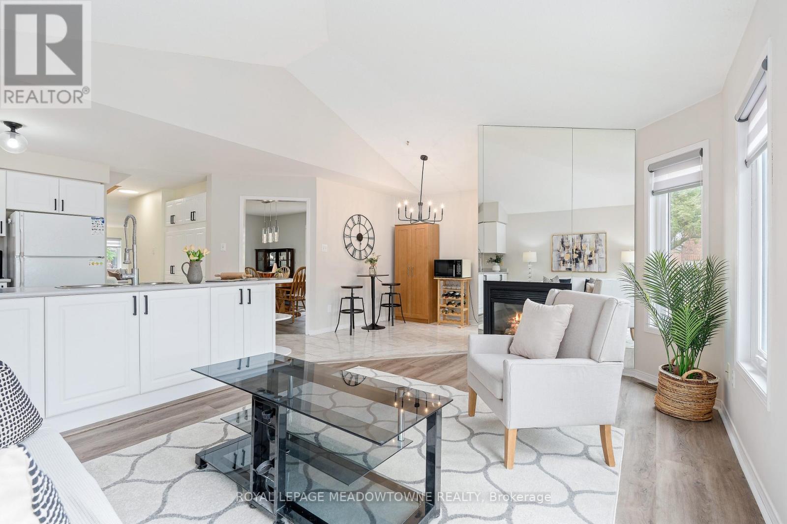 73 JAMES YOUNG DRIVE - 18