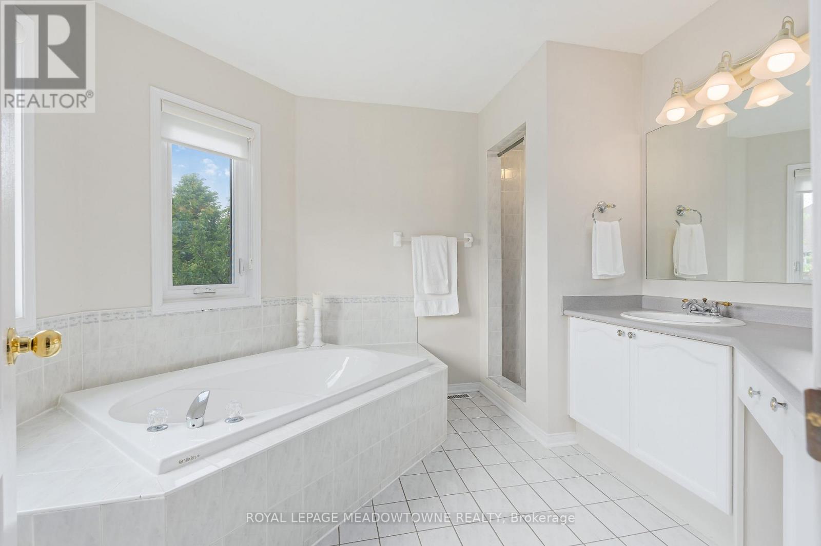 73 JAMES YOUNG DRIVE - 23