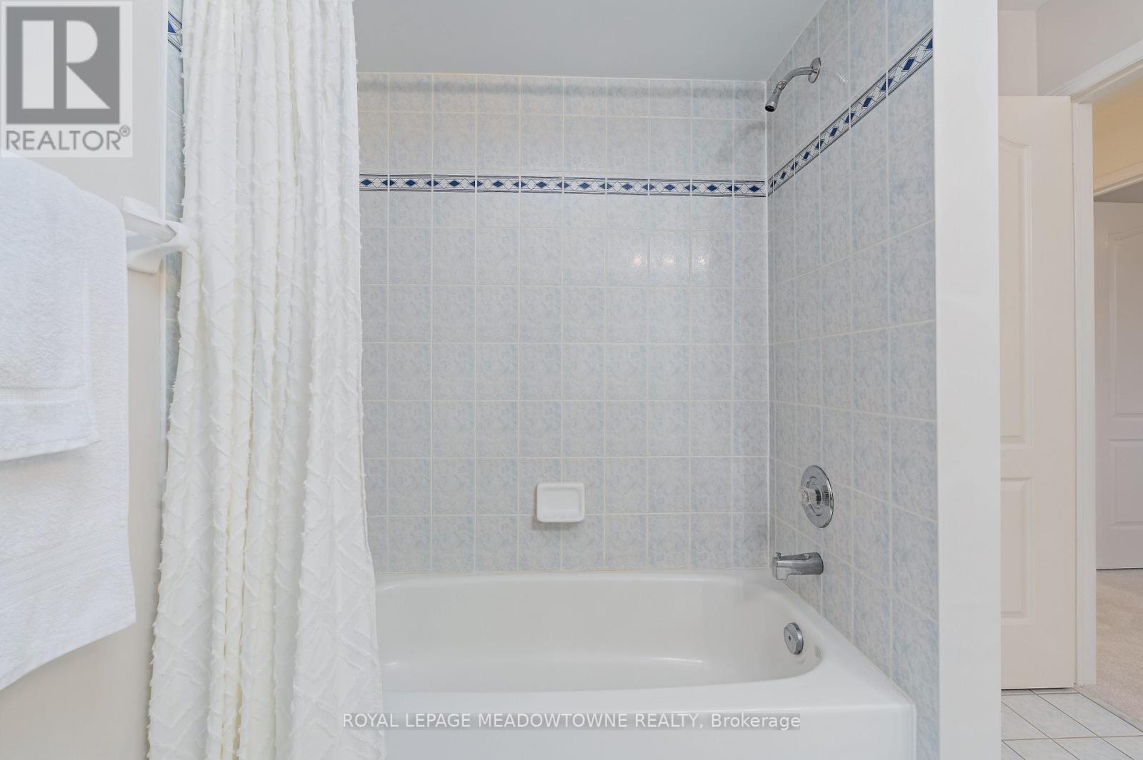 73 JAMES YOUNG DRIVE - 28