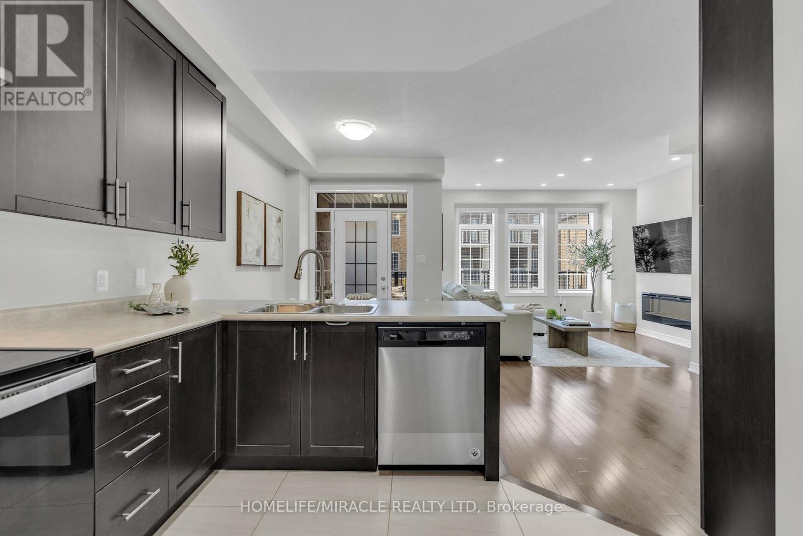 7 HAYMARKET DRIVE - 12