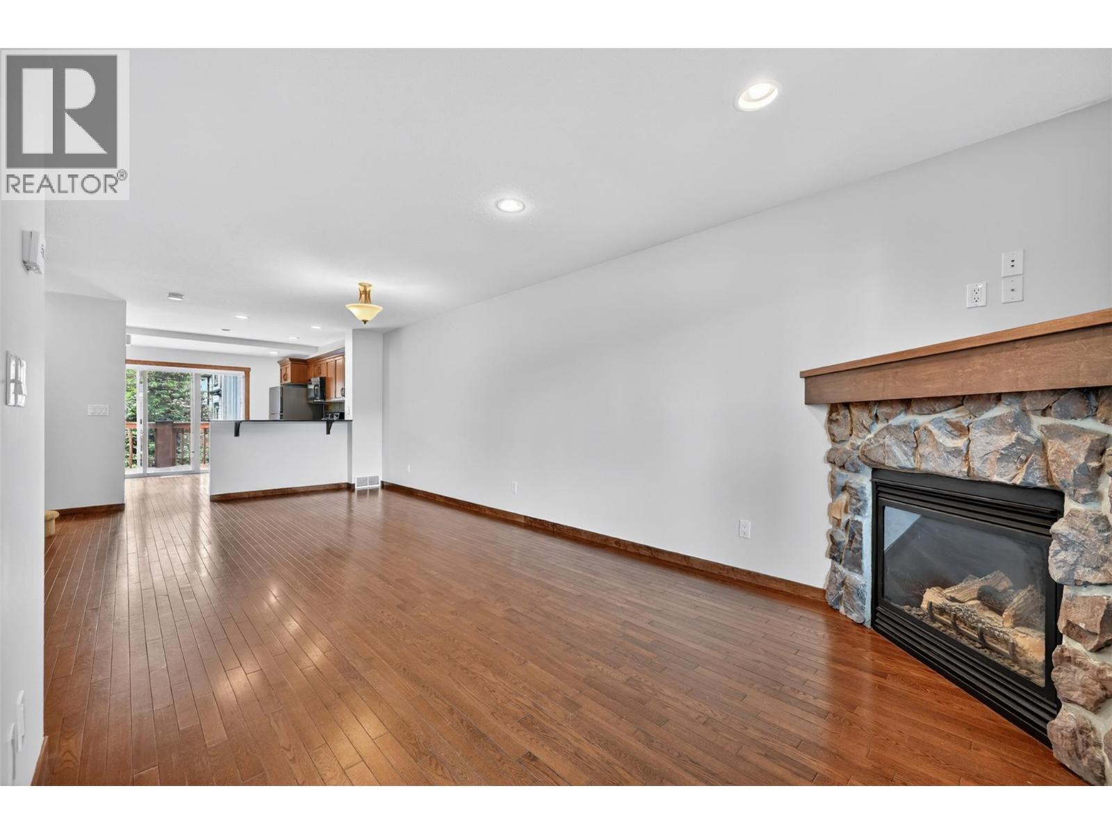 #10 1000 9TH Street - 4