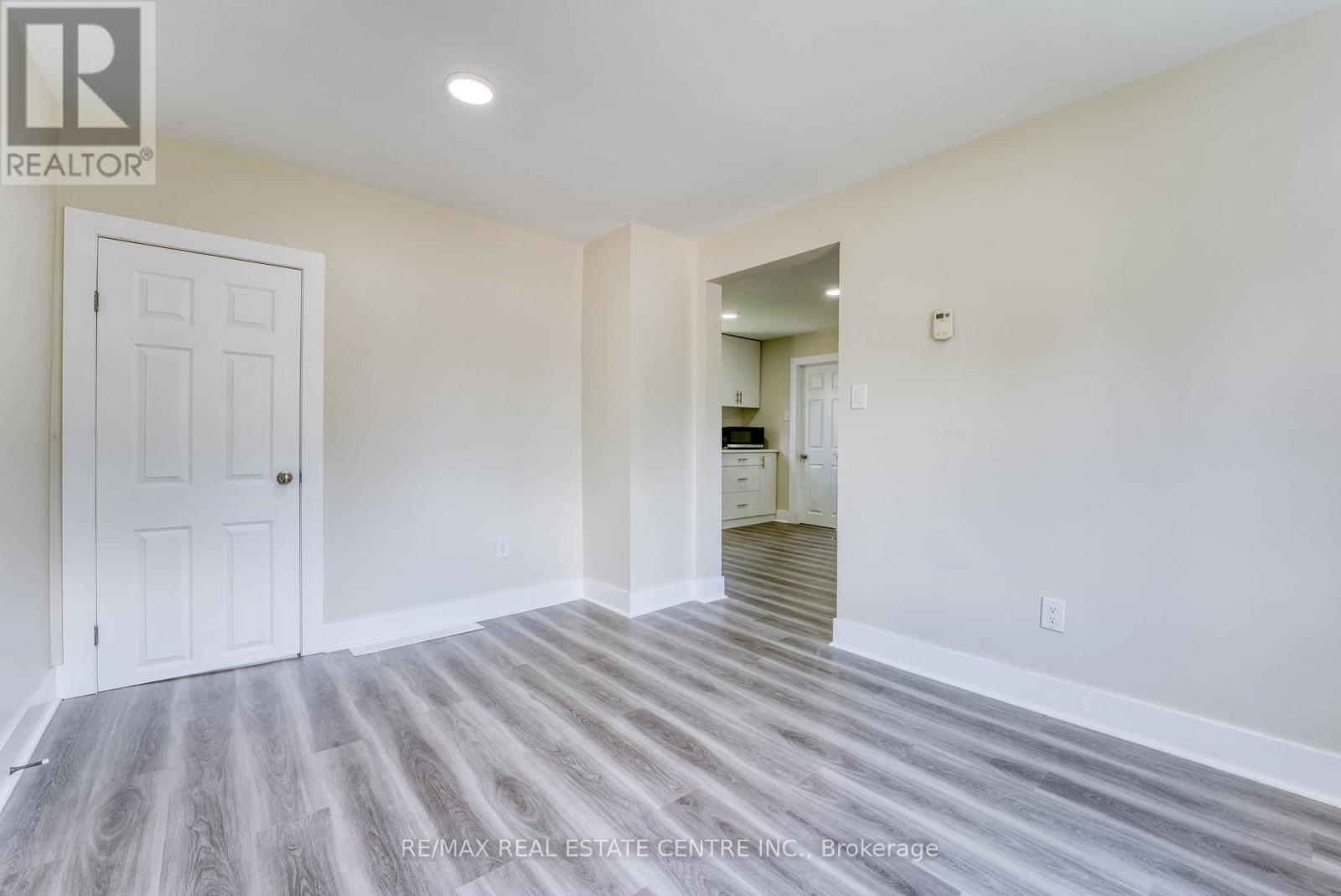 88 LORNE AVENUE - 10