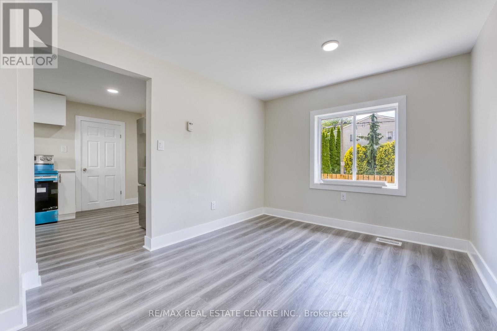 88 LORNE AVENUE - 11