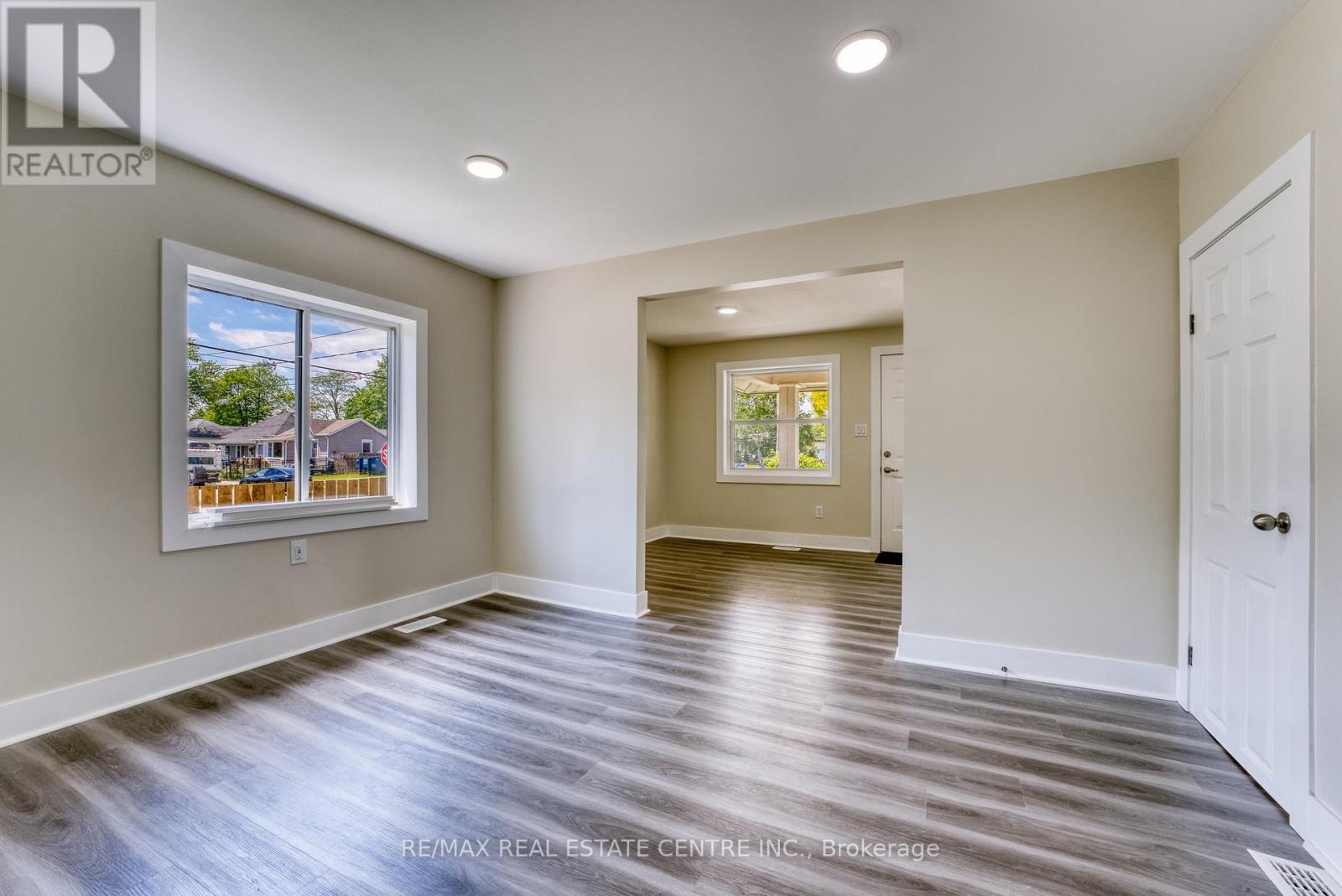 88 LORNE AVENUE - 12