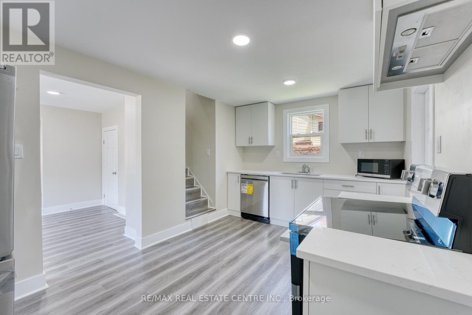 88 LORNE AVENUE - 14