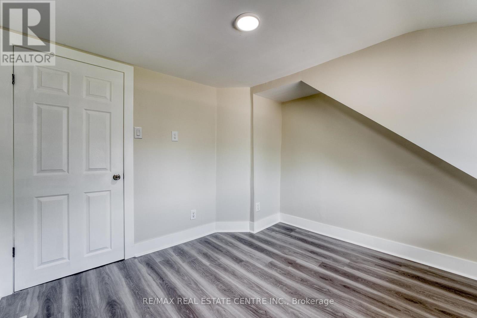 88 LORNE AVENUE - 19
