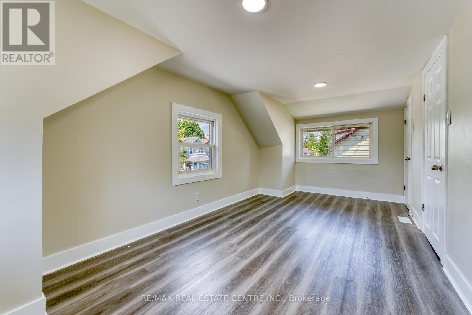 88 LORNE AVENUE - 21