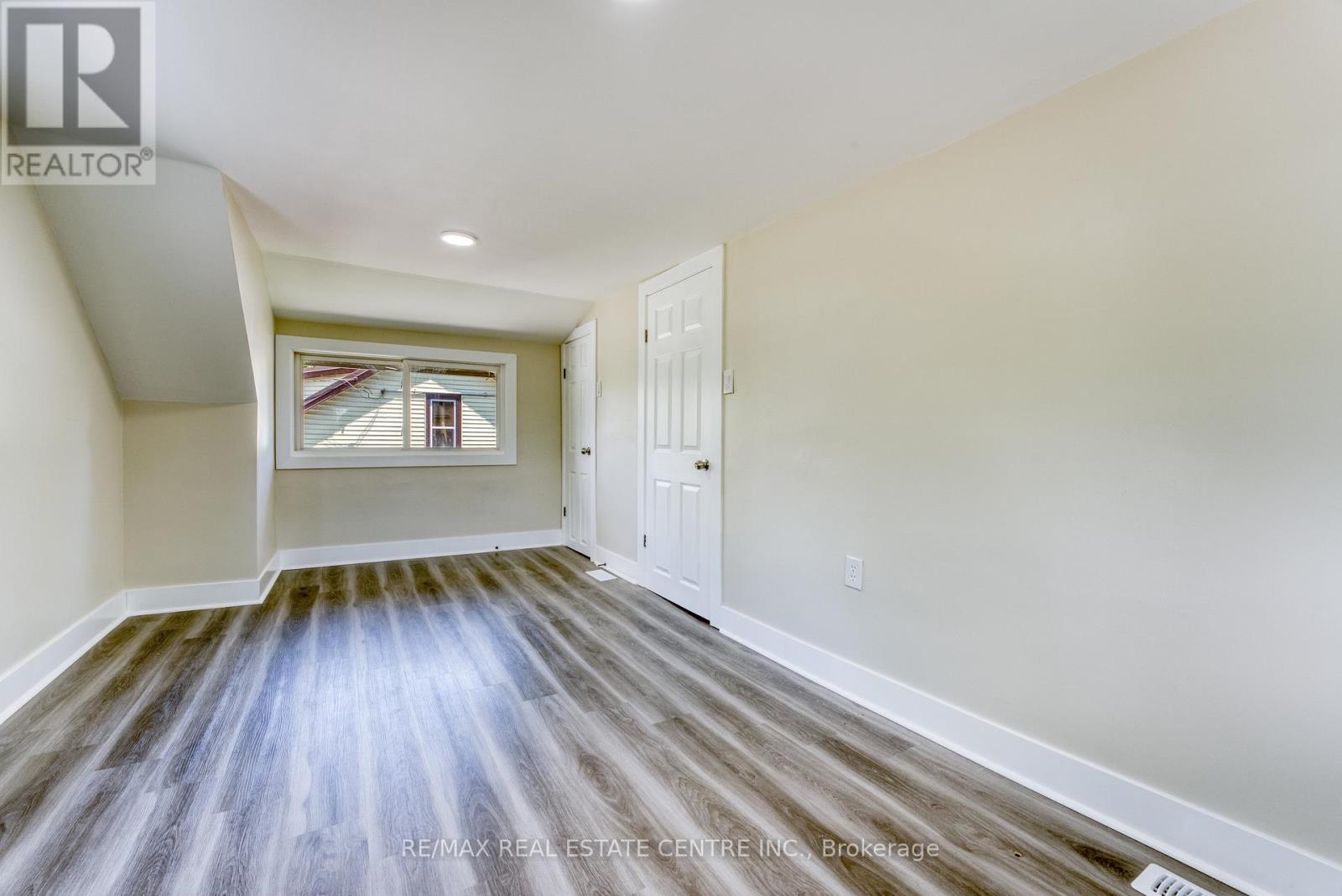88 LORNE AVENUE - 22