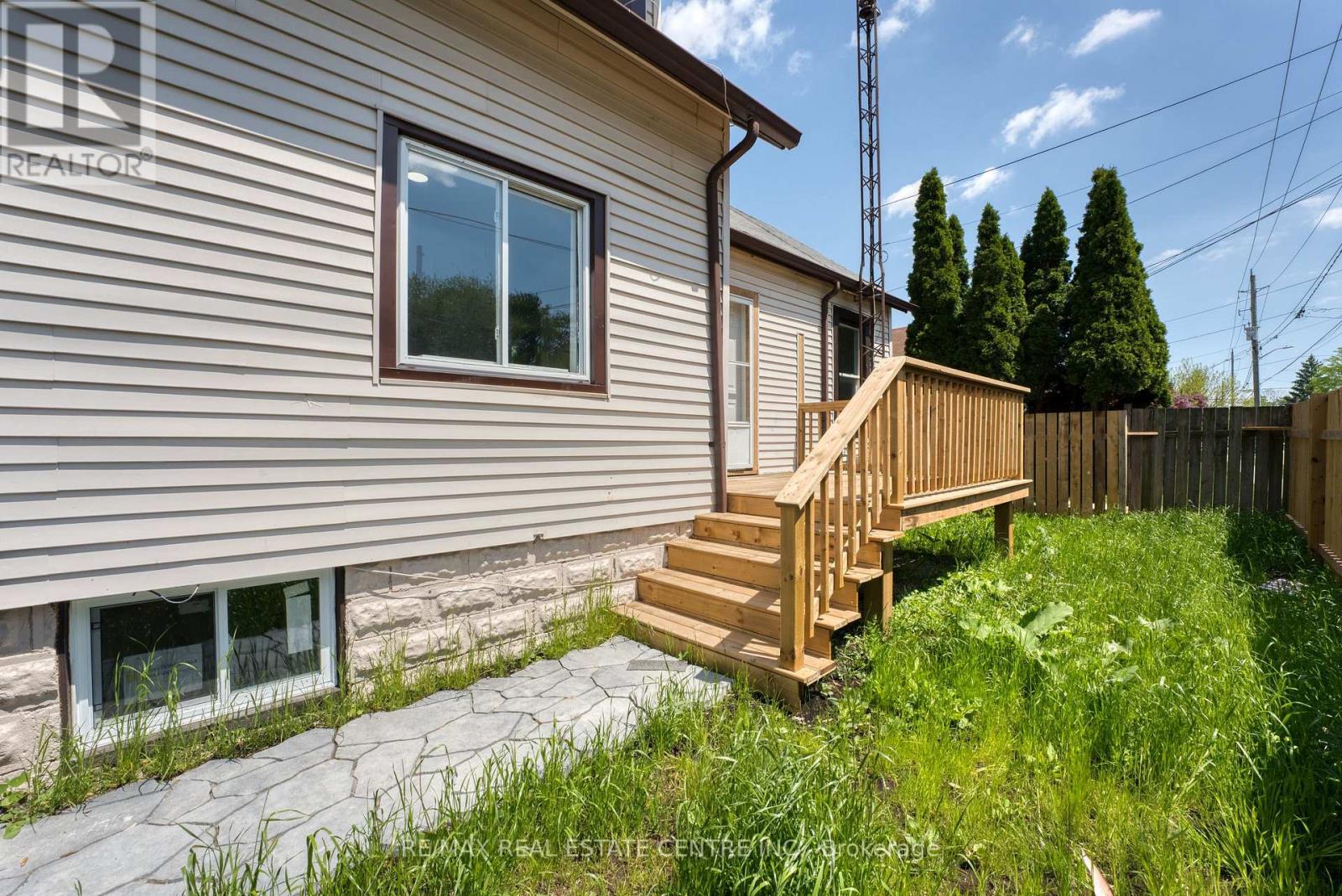 88 LORNE AVENUE - 30