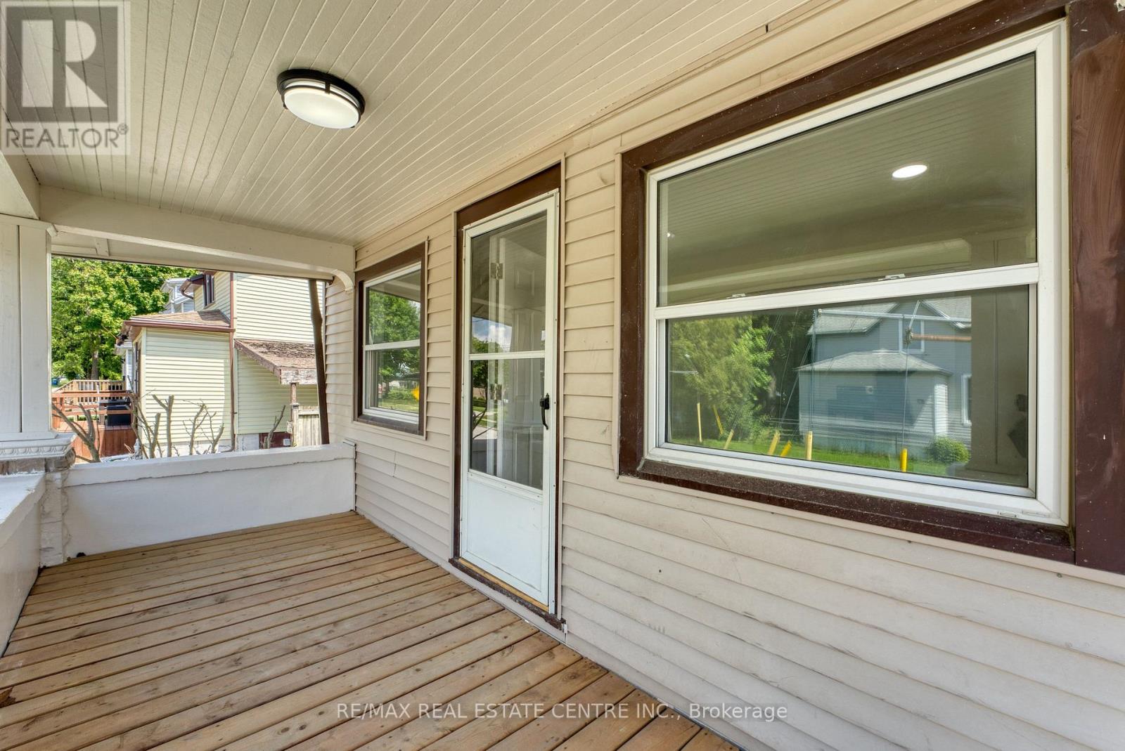 88 LORNE AVENUE - 4