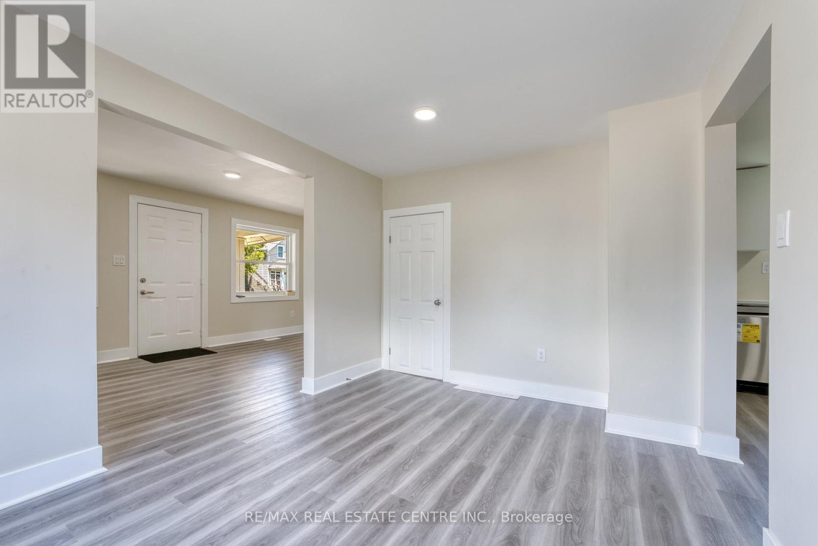 88 LORNE AVENUE - 9