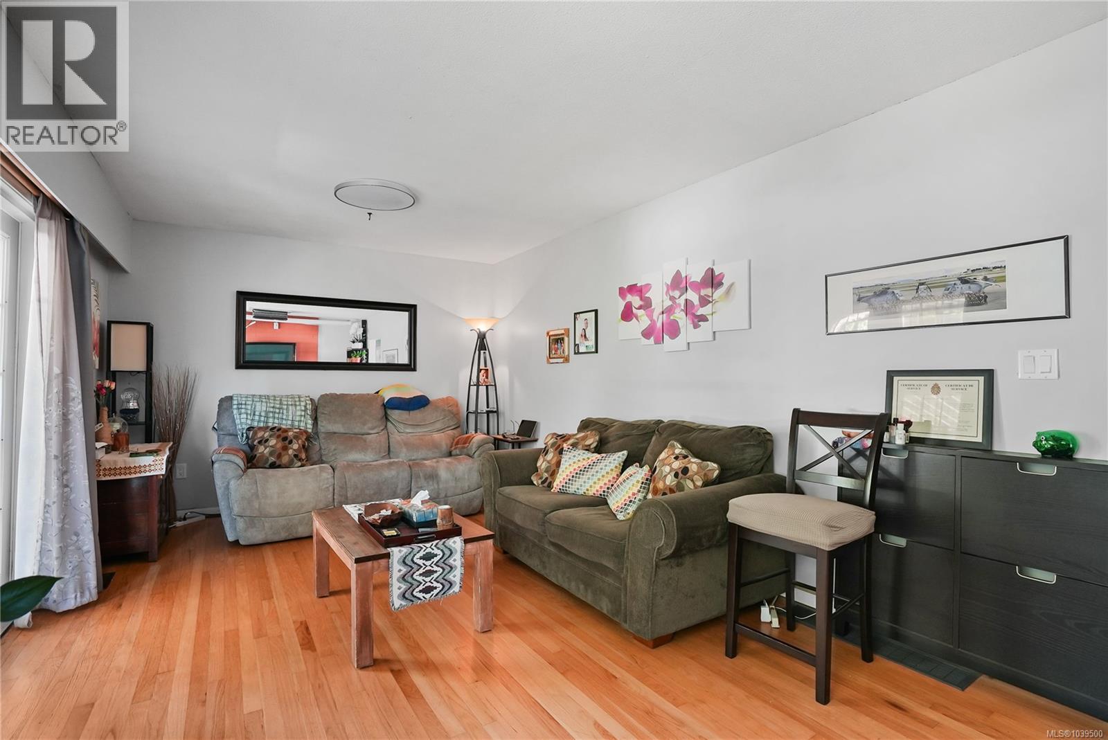 9376 Maryland Dr - 8