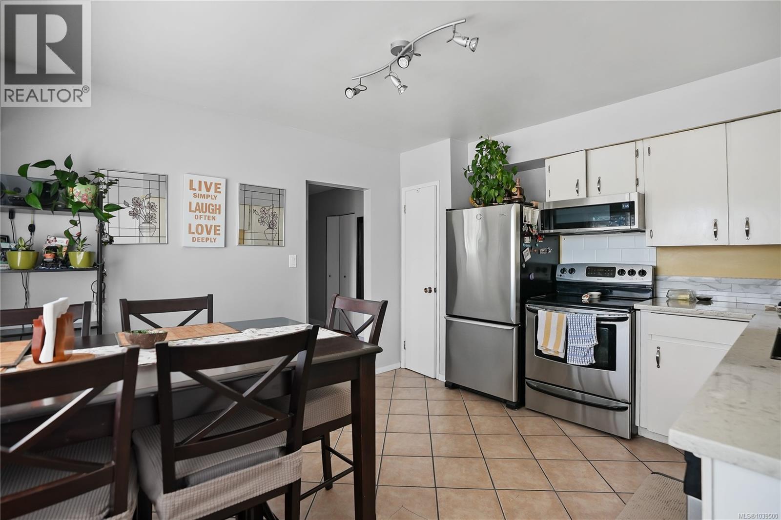 9376 Maryland Dr - 3