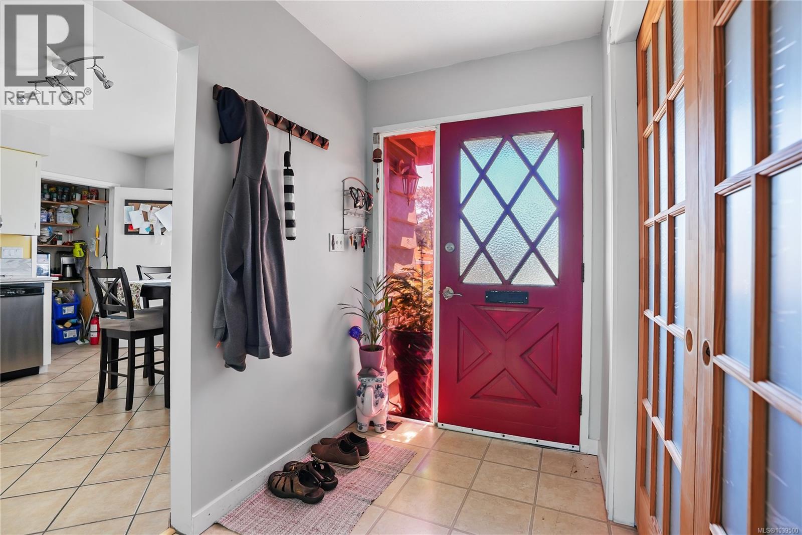 9376 Maryland Dr - Image 2