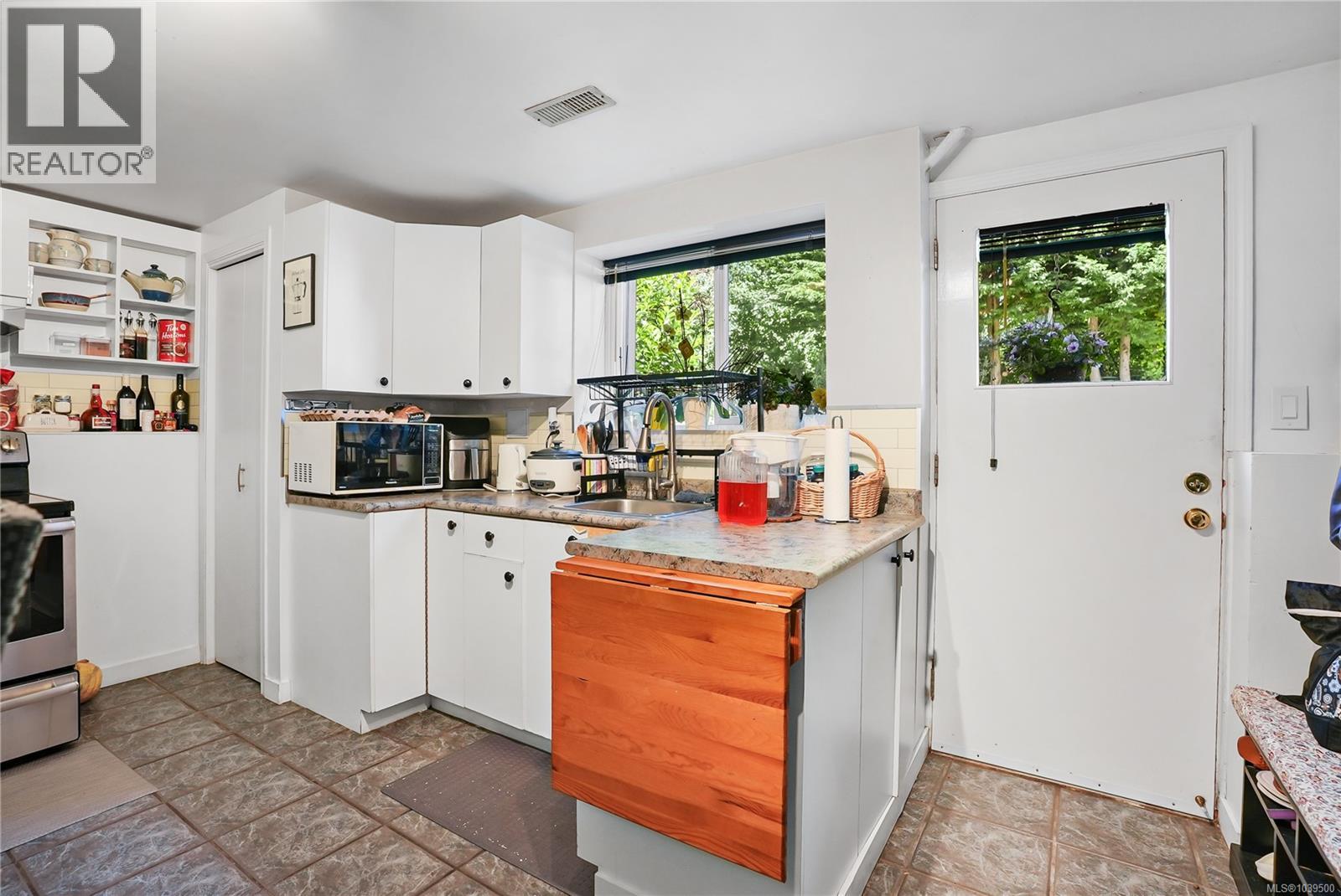 9376 Maryland Dr - 22