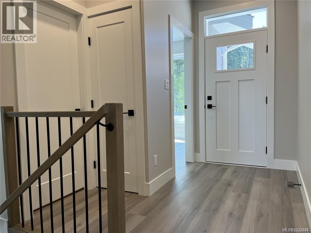671 Sanderson Rd - 25