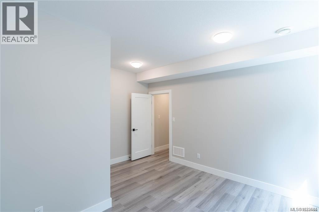671 Sanderson Rd - 41
