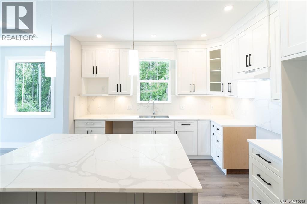671 Sanderson Rd - 12