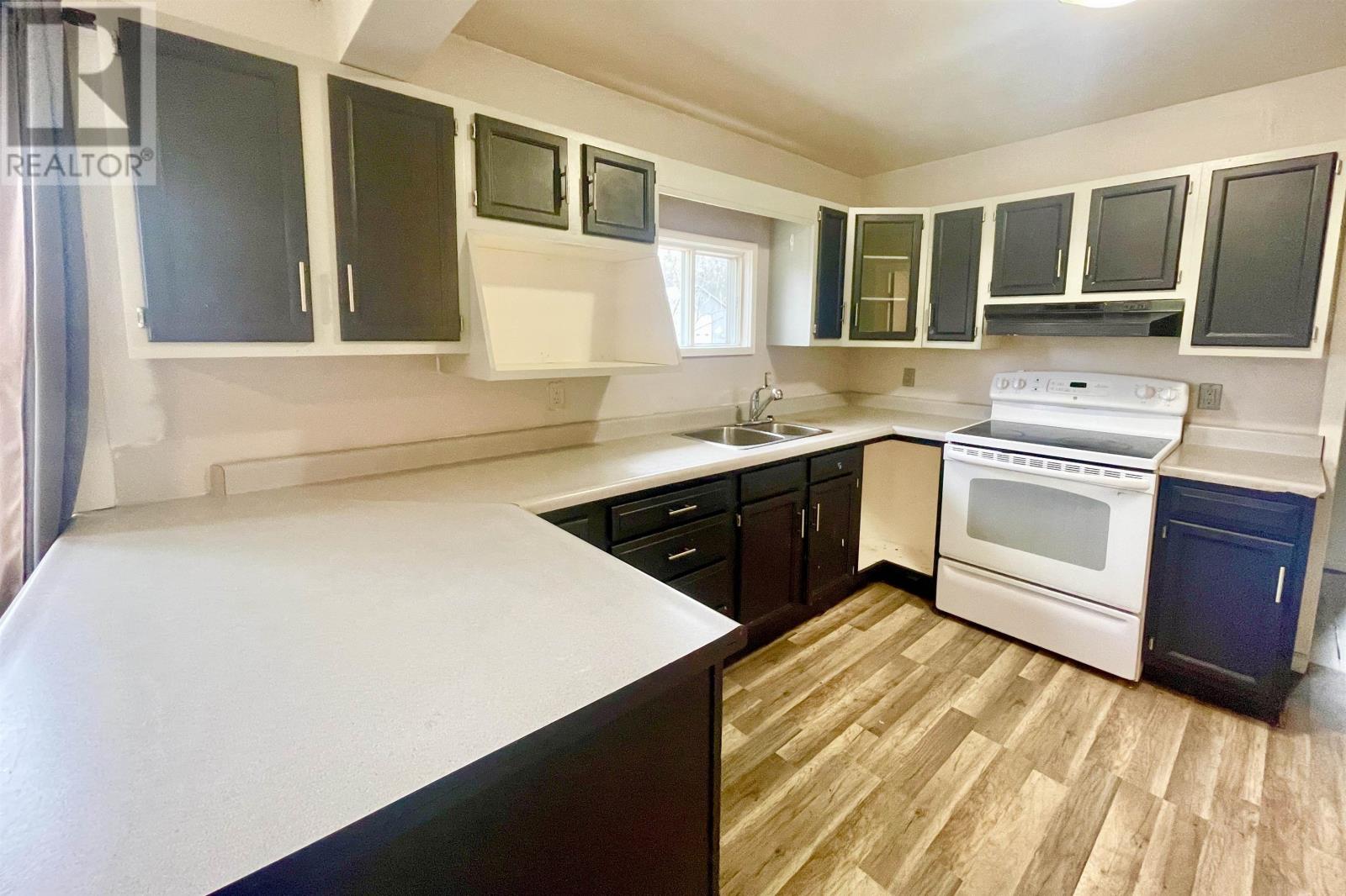 70 Armstrong ST - 8