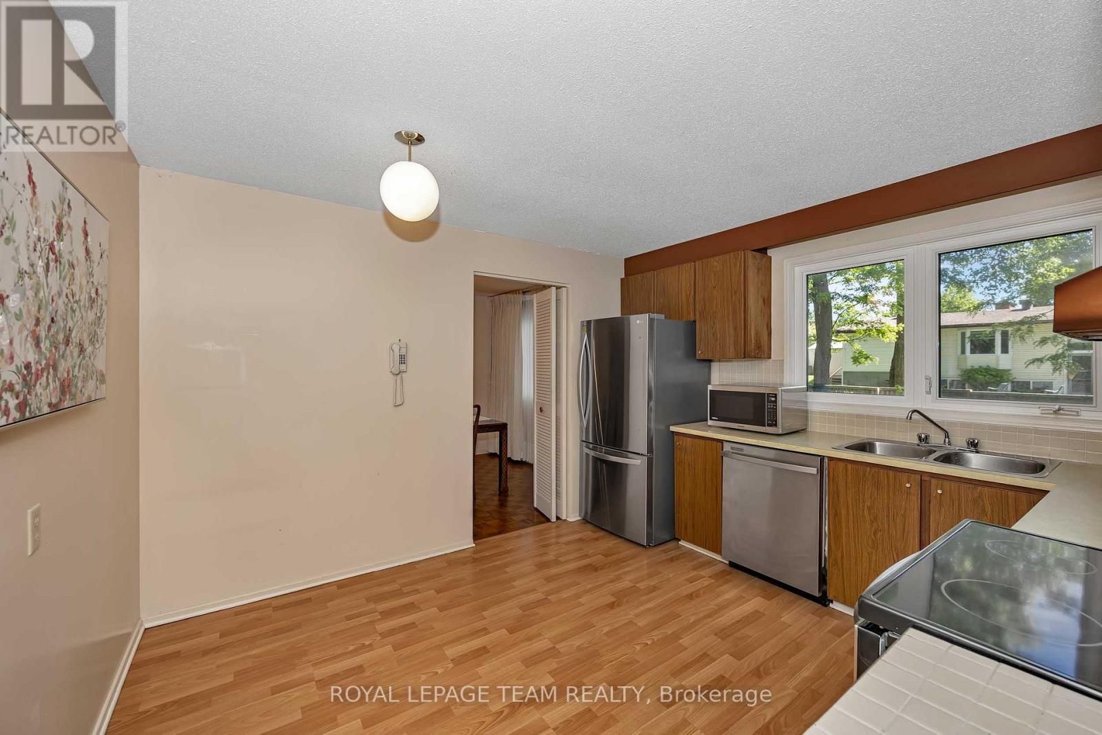 4 Bed, 2 Bath House for Sale in Ottawa – 38 ELMBANK CRESCENT, Ottawa – MLS# X13440126 - Image 14