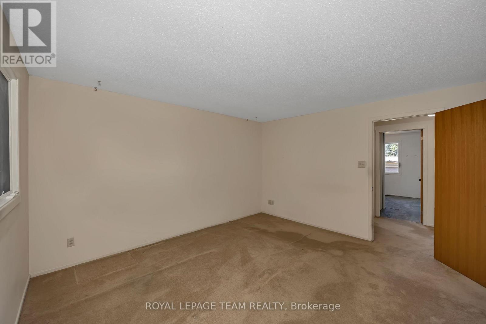 4 Bed, 2 Bath House for Sale in Ottawa – 38 ELMBANK CRESCENT, Ottawa – MLS# X13440126 - Image 19