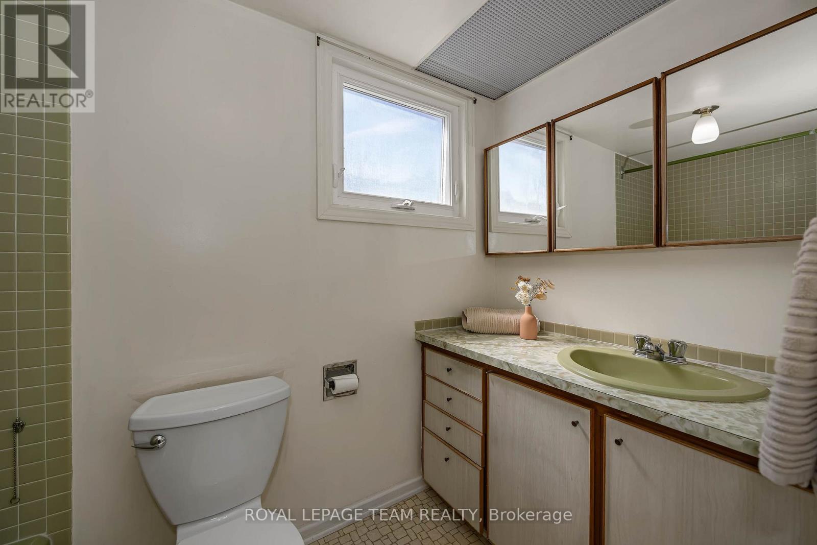 4 Bed, 2 Bath House for Sale in Ottawa – 38 ELMBANK CRESCENT, Ottawa – MLS# X13440126 - Image 25