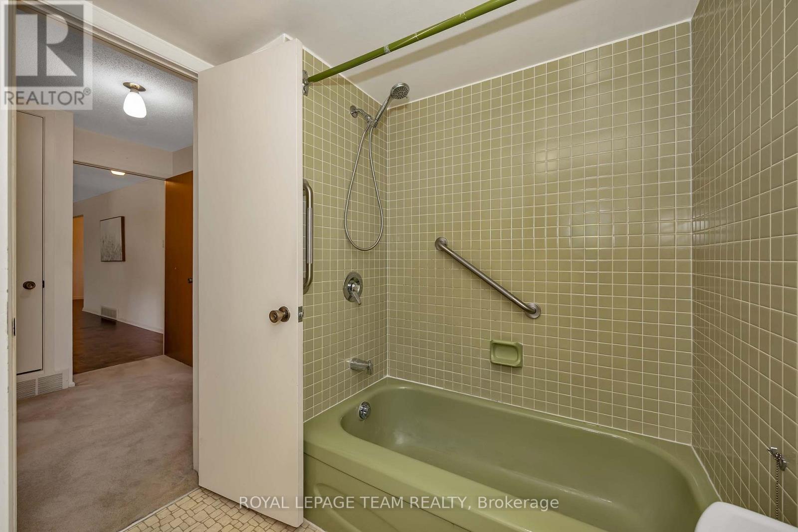 4 Bed, 2 Bath House for Sale in Ottawa – 38 ELMBANK CRESCENT, Ottawa – MLS# X13440126 - Image 26