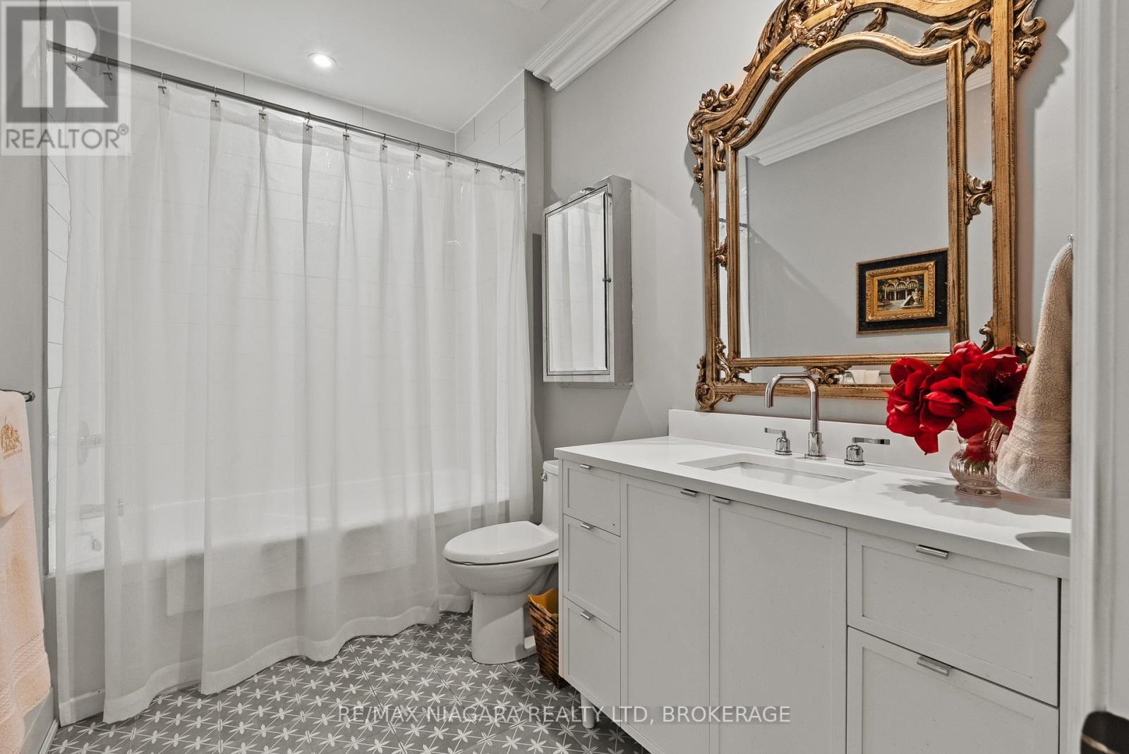 8 CAMPBELL STREET - Image 23