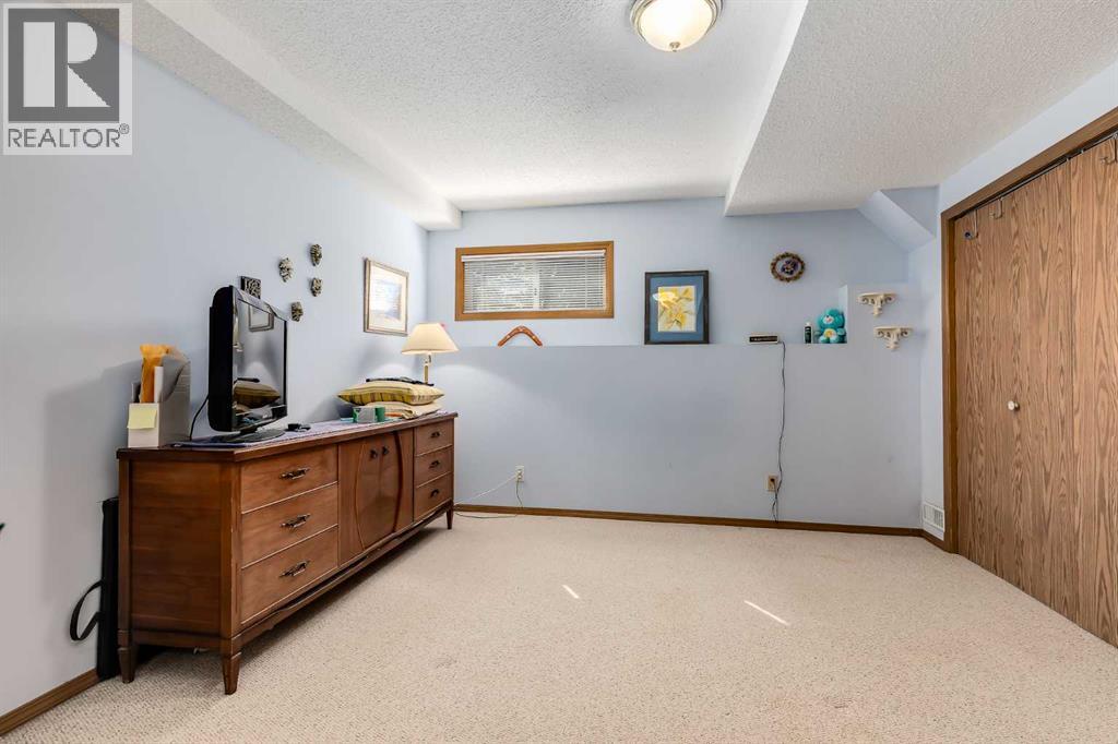 44 Valley Meadow Close NW — photo 30