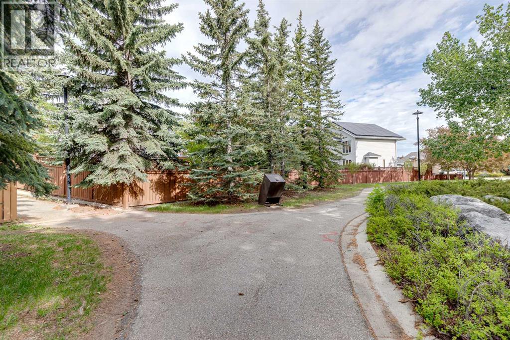 44 Valley Meadow Close NW — photo 37