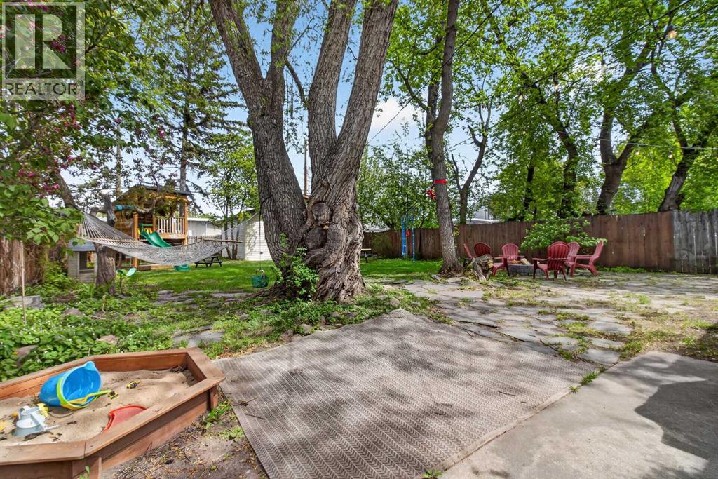 6132 33 Avenue NW — photo 31