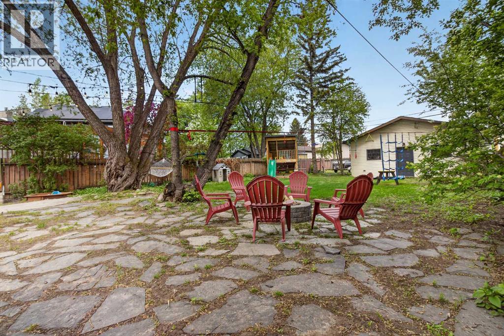 6132 33 Avenue NW — photo 32