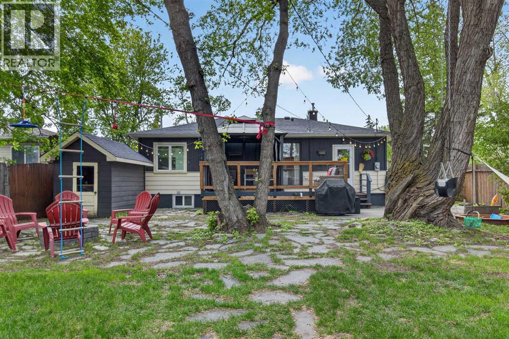 6132 33 Avenue NW — photo 33